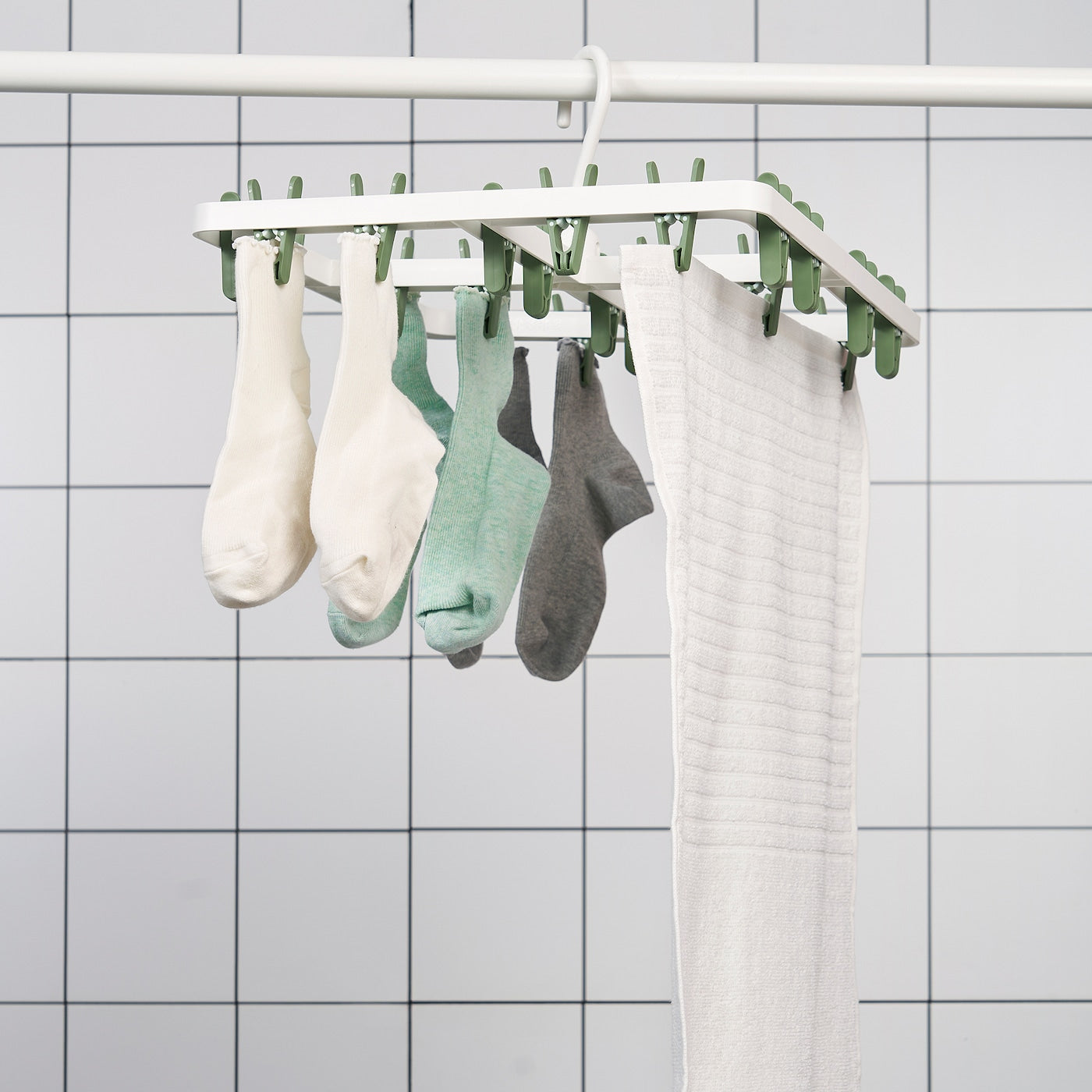 SLIBB Hang dryer 24 clothes pegs, green